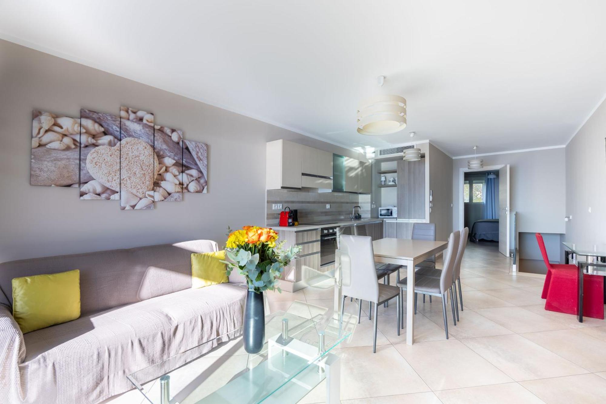 Le Midi 8 By Estates Appartement
